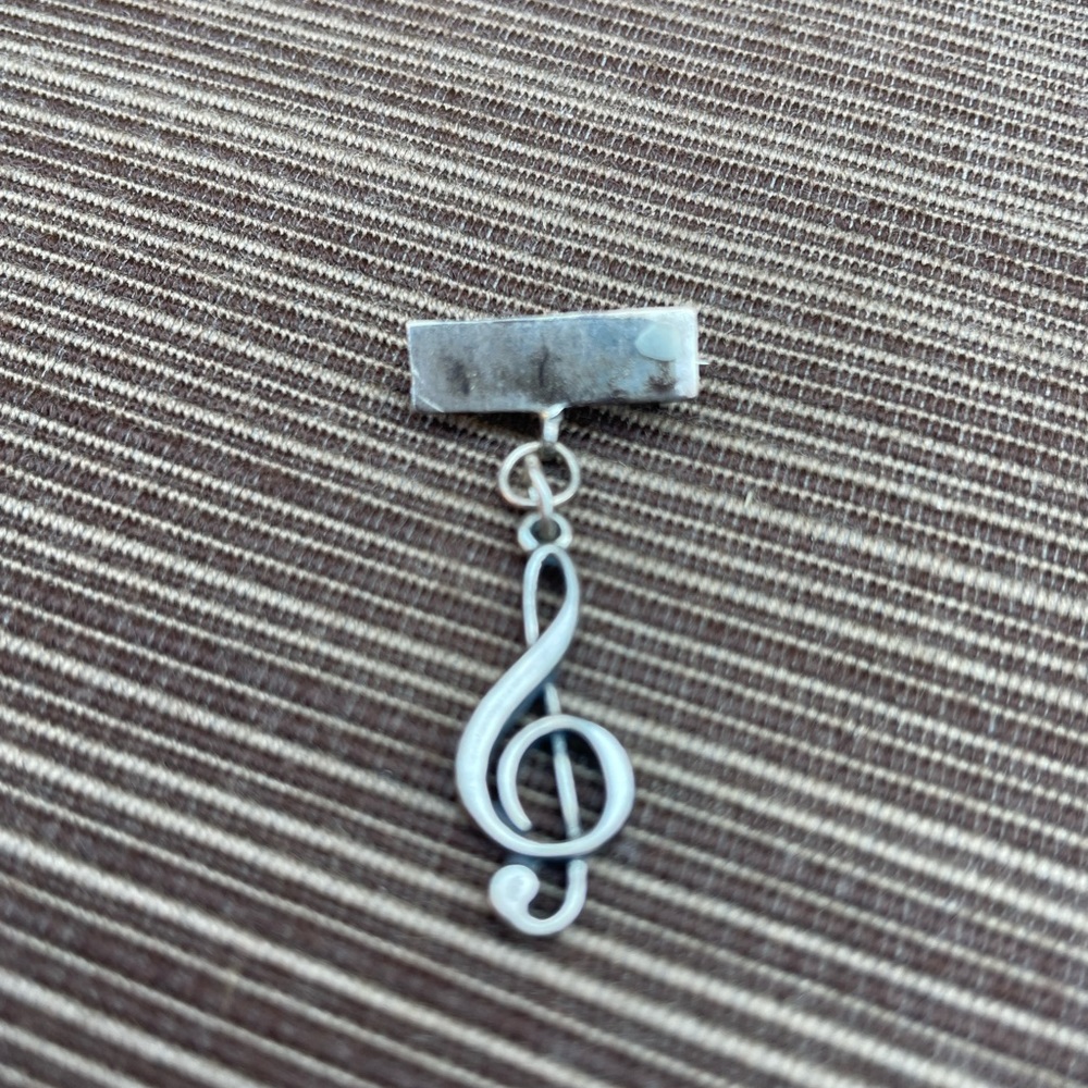 Music note pin